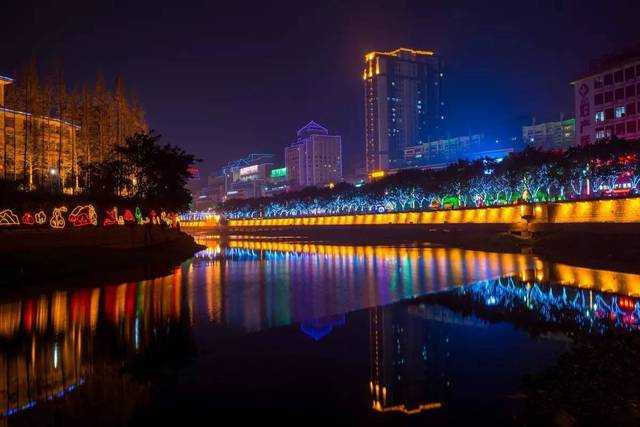 灯城——自贡的城市亮化到底是什么样？